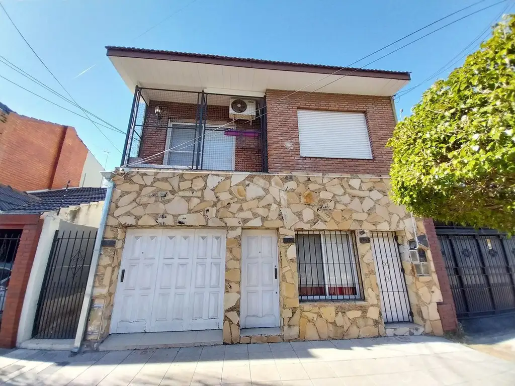 Venta de imperdible Casa 2 plantas en Avellaneda