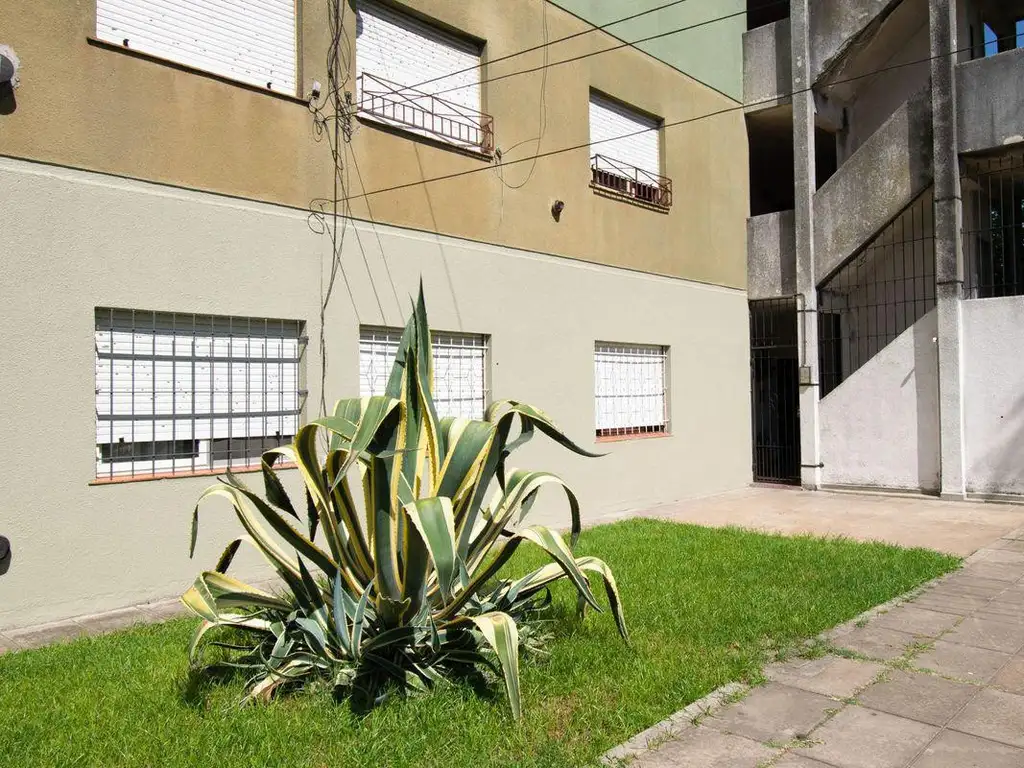 Departamento Venta  2 dormitorios 1 baño 64mts2 totales - Villa Elvira