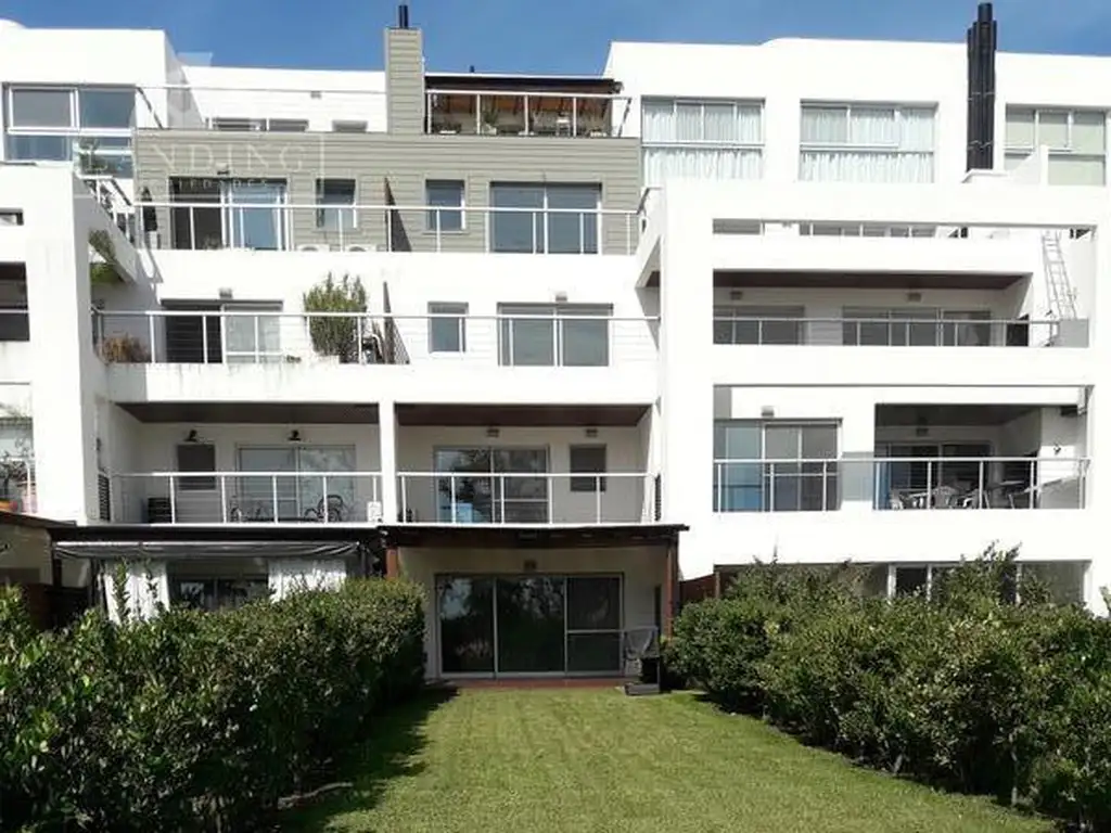 Super Oportunidad! Departamento en duplex con jardin al río Luján