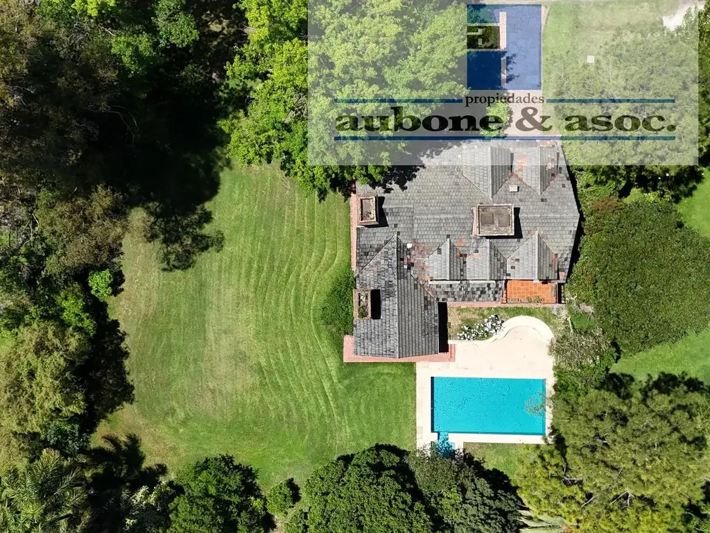 Casa sobre Golf de muy buena calidad en excelente ubicación 2 Lotes