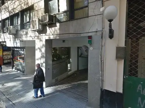 Excelente cochera en Microcentro. Rivadavia al 800.