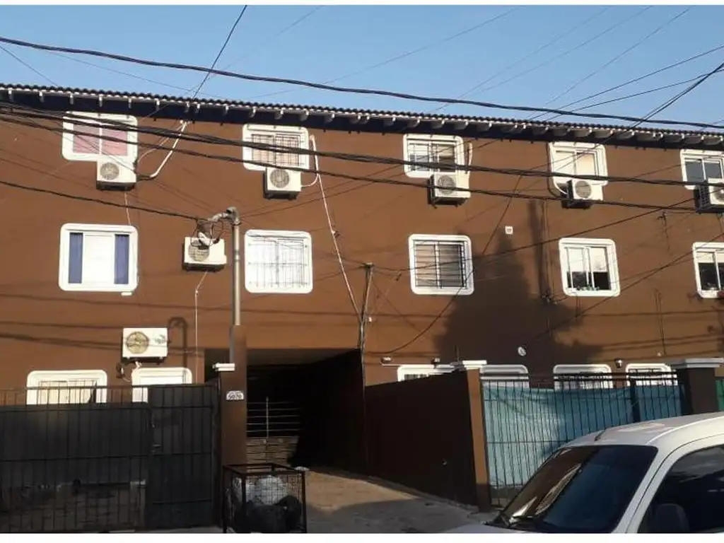 Departamento 2 ambientes a 1 cuadra  Acc Oeste