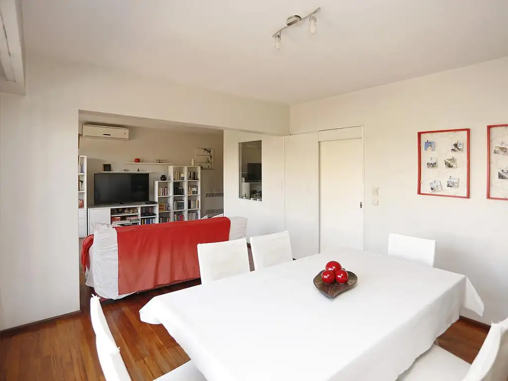 Venta Departamento  Cuatro  ambientes  Caballito.  Balcón con vista al Parque Rivadavia