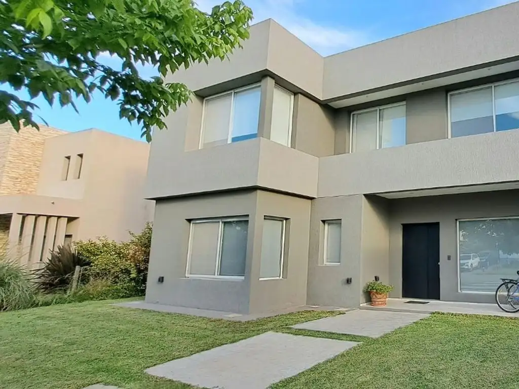 Casa venta Acacias Puertos del Lago Pileta