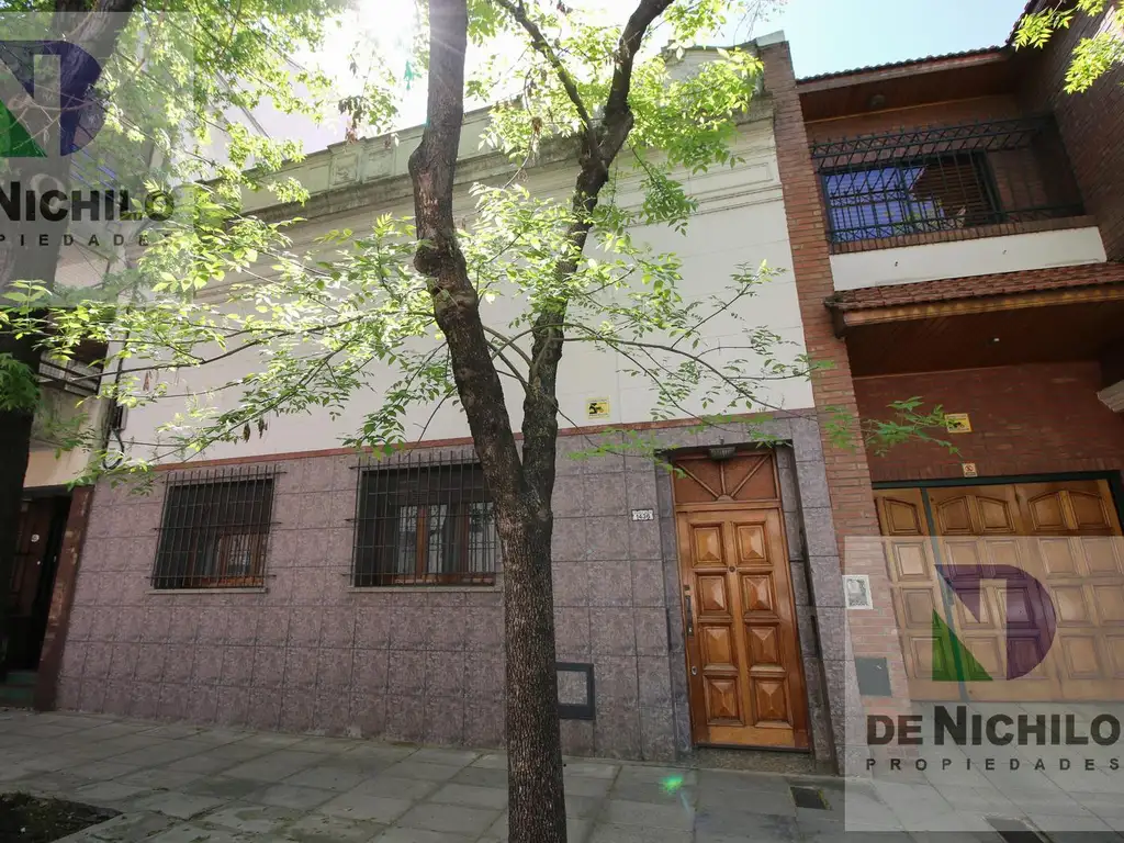 VENTA  DE DOS CASAS  EN LOTE PROPIO CON QUINCHO Y PATIO, BARRACAS