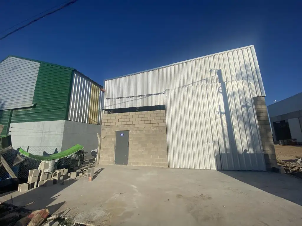 Galpón en alquiler A ESTRENAR 315m2 Area Industrial de Roldán