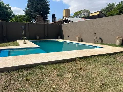 Venta Casa 2 dormitorios con pileta Barrio Uocra