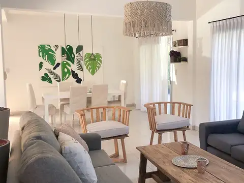 Casa en Venta - 3 dormitorios - USD 325.000