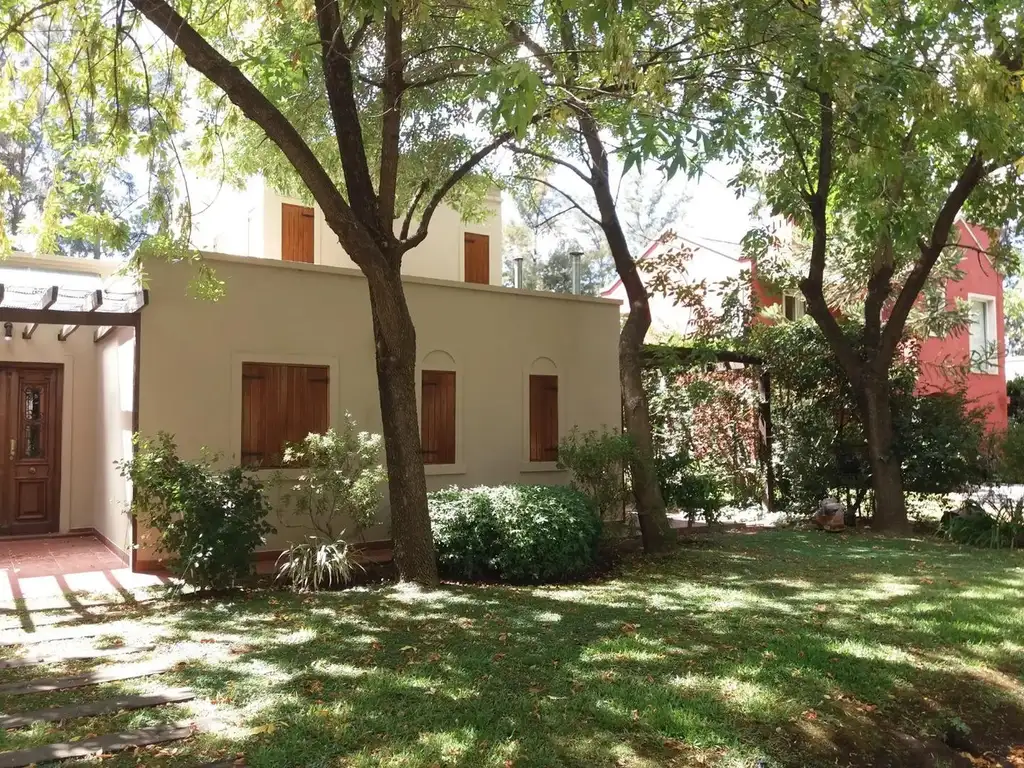 CASA EN VENTA EN LA PEREGRINA