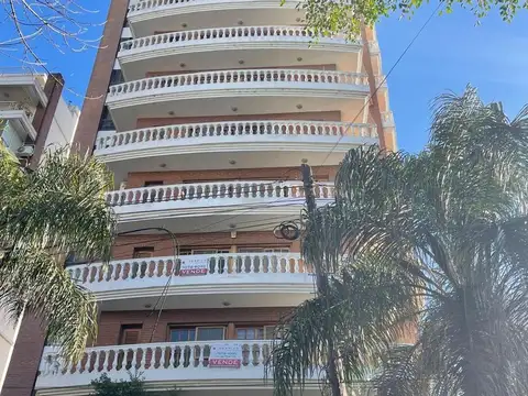 Departamento piso 4 ambientes con 2 cocheras y baulera en alquiler Quilmes Centro