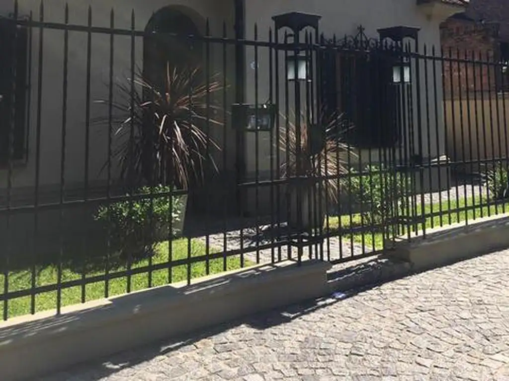 Hermosa Casa Refaccionada a Nuevo, Martinez