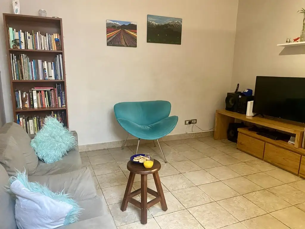 Departamento tipo casa PH en venta en Almagro