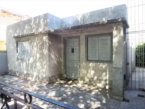 Casa 3 amb s/lote de 8.66 x 19 a reciclar - Saavedra