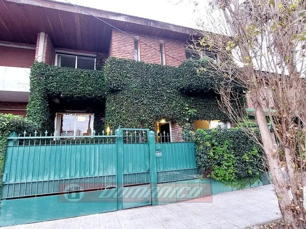 Casa - Venta - Argentina, CASTELAR - DEAN FUNES 993