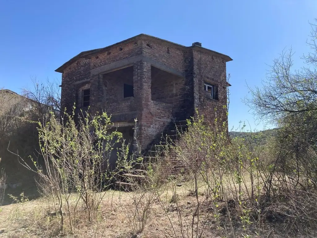 CASA A REFACCIONAR SOBRE EL CAMINO DEL CUADRADO