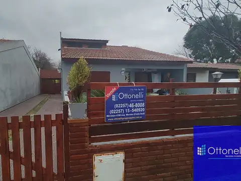 Casa en venta de 4 dormitorios c/ cochera en Costa Azul