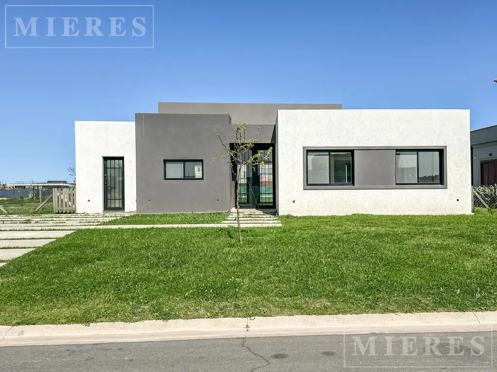 Casa en venta sobre lote interno en Puertos Barrio Riberas