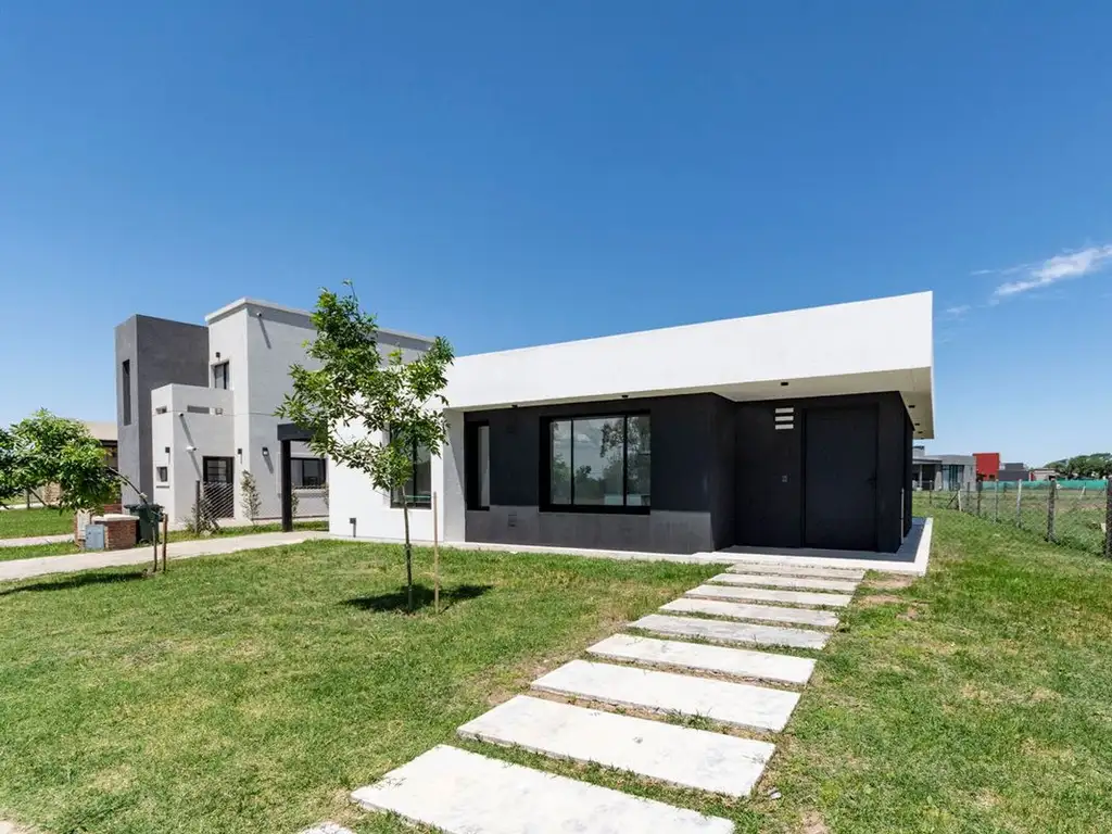 Venta casa 4 amb en Barrio Santa Lucía a estrenar