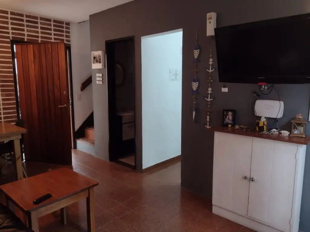 HERMOSO DUPLEX REFACCIONADO, 3 AMBIENTES, 71m2 TOTALES, PATIO Y PARRILLA