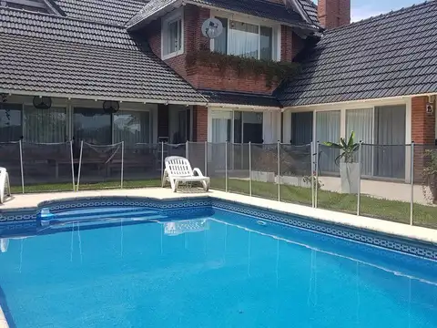 Casa en Alquiler - 3 dormitorios - USD 1.500