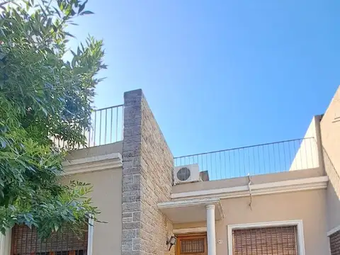 VENDE HERMOSA CASA, LOTE PORPIO EN VILLA GRAL MITRE