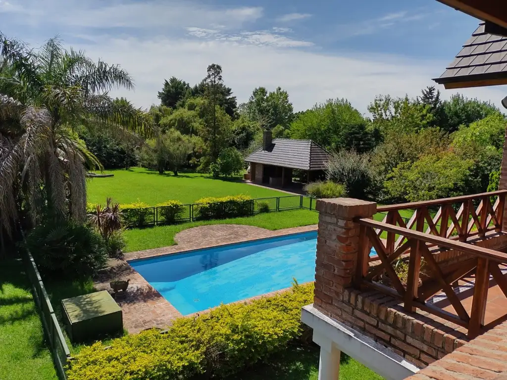 Casa Venta 22 años 10 ambientes, 600m2, 3 cocheras, Abril Club Campo