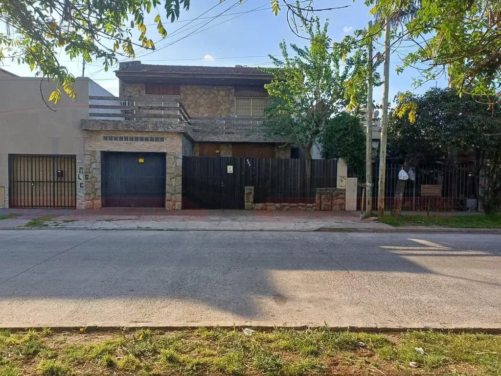 CASA EN BUEN ESTADO DE 2 PLANTAS EN EL PALOMAR