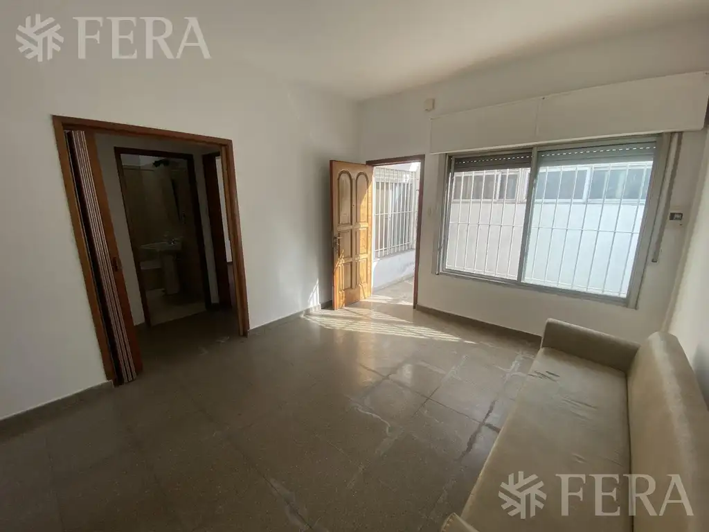 Venta PH 3 ambientes con patio en Wilde