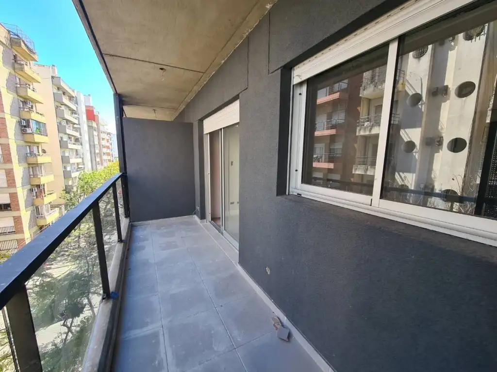 Venta departamento un dormitorio Barrio Martin con balcón. F