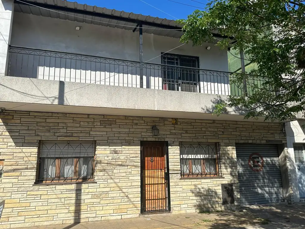 Casa en  venta Tapiales sobre lote de 650m2.