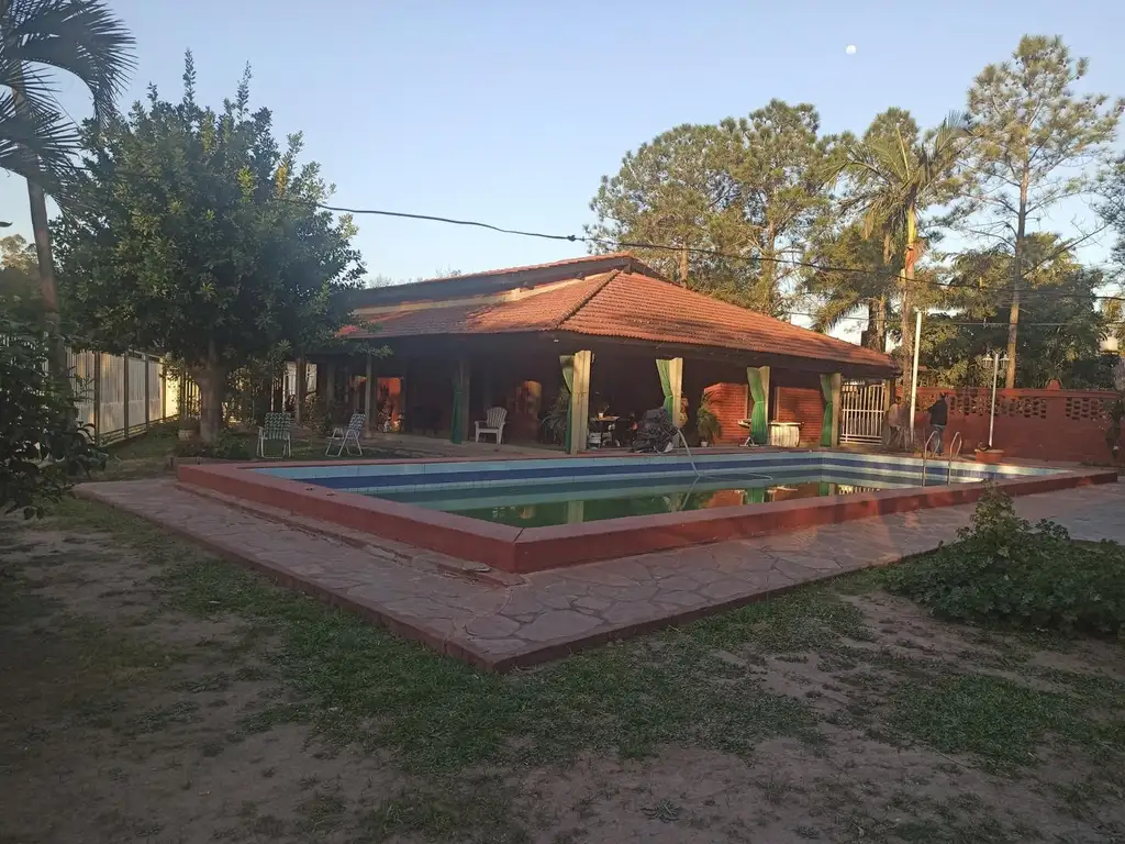 Vendo Amplia Chalet BºLos Pinos con piscina y quincho