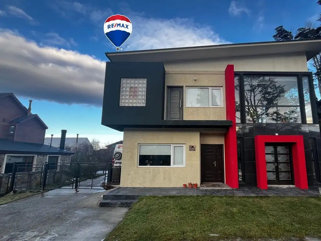 Casa 8 ambientes en venta B° cerrado Bahía Cauquén