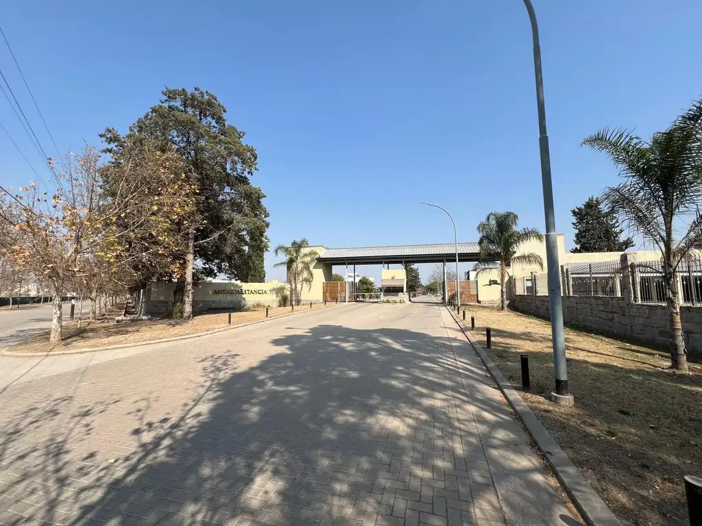 VENTA - TERRENO 565 M2 - BARRIO CERRADO ANTIGUA ESTANCIA!