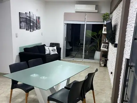 Casa en venta - 2 Dormitorios 1 Baño - Cochera - 94mts2 - San Luis