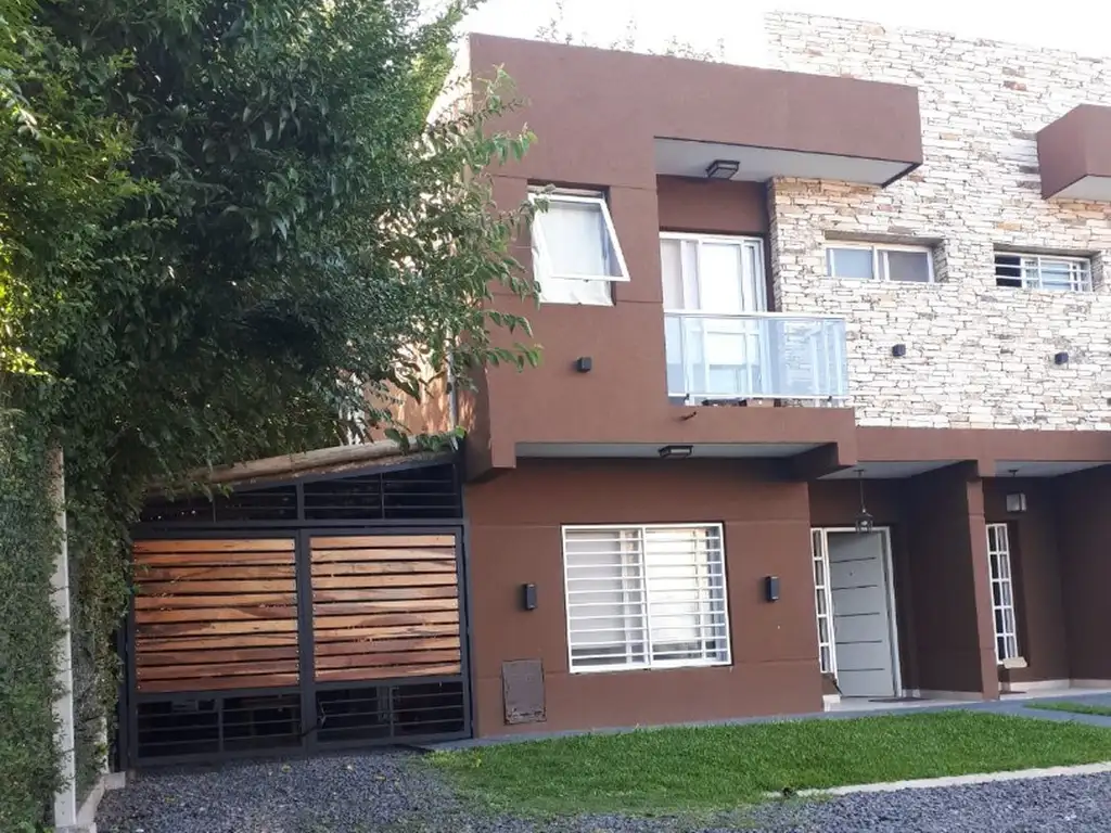 Venta. Duplex en excelente estado. Muñiz. Azcuenaga 2345 casi Libertad.