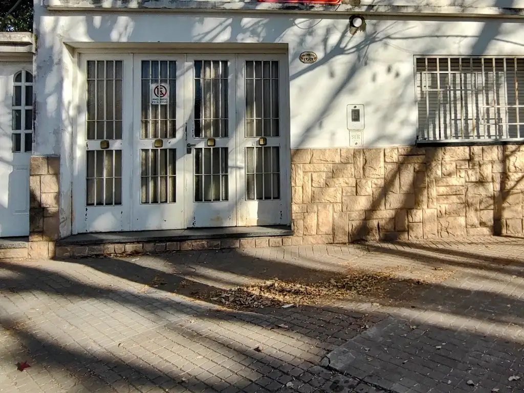 OPORTUNIDAD UNICA. RETAZADO.ARROYITO. CASA DE DOS DORMITORIOS CON COCHERA Y TERRAZA EXCLUSIVA