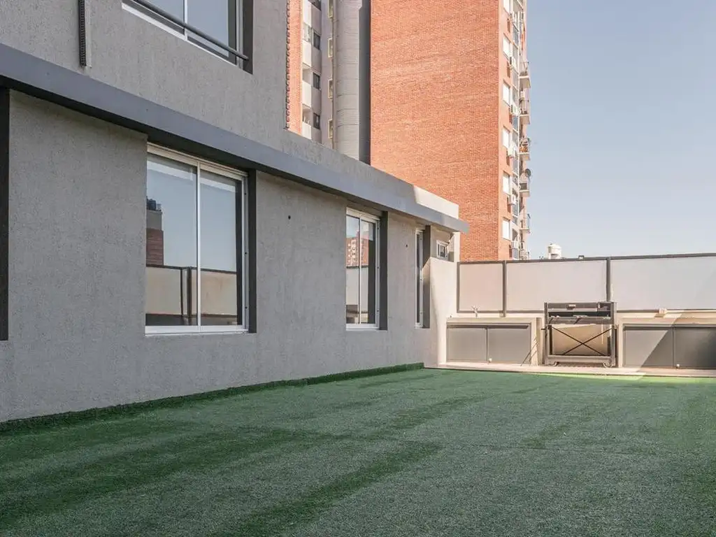 VENTA  DE SEMIPISO EXCLUSIVO DE 3 DORMITORIOS CON PATIO, ABASTO