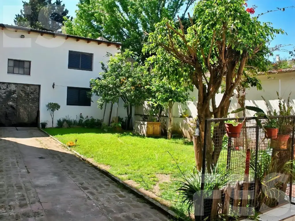 Casa en Venta de 450 m2 cubiertos sobre lote de 394 m2 en Coghlan