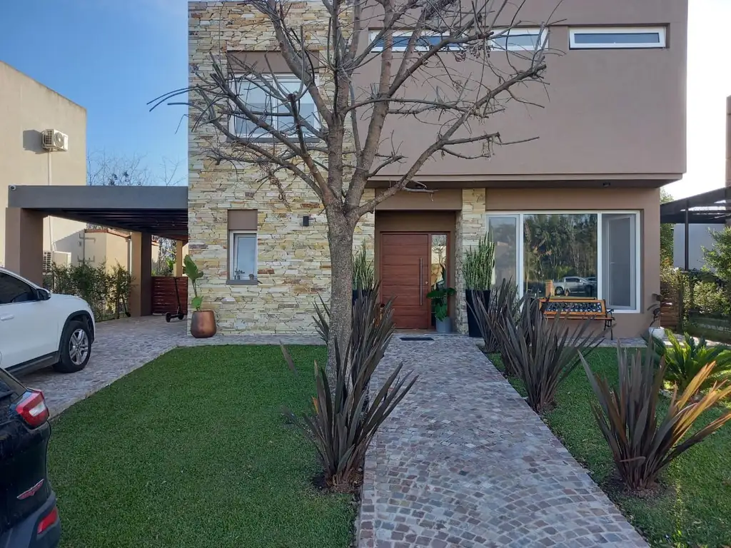 Hermosa casa en dos plantas