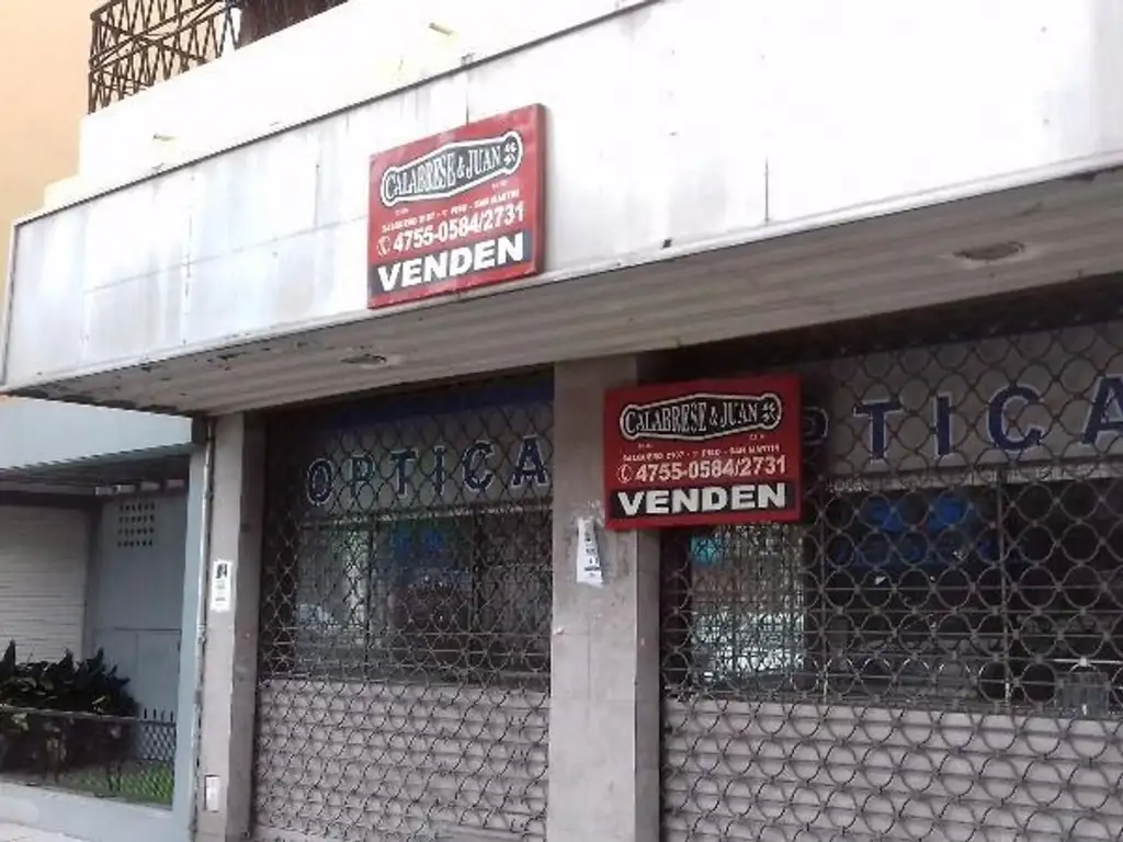 Local comercial a una cuadra de la plaza.