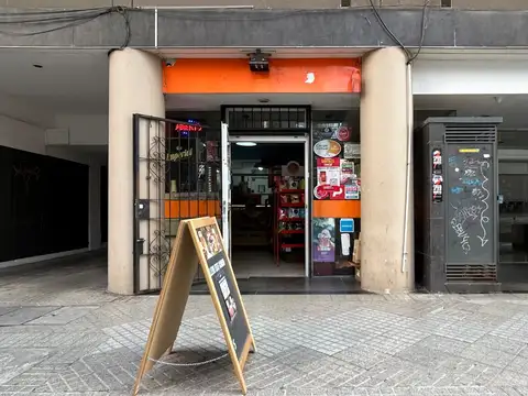 Local con ubicación estratégica. Rodeado de torres de departamentos.