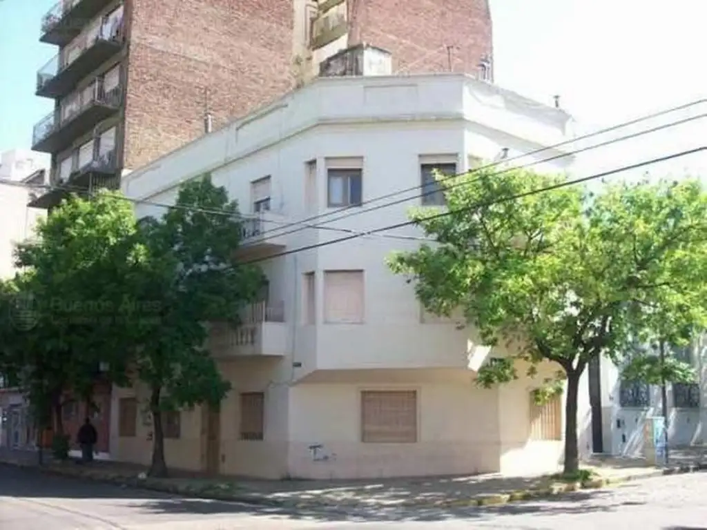 Venta Departamento con Renta 1 Dormitorio al Frente sobre esquina