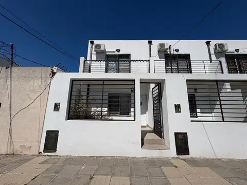 DEPARTAMENTO TIPO DUPLEX EN ALQUILER ZÁRATE