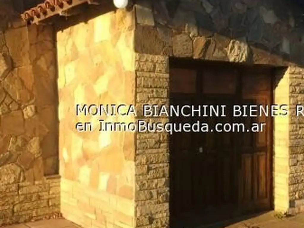 Chalet de 3 dor sobre lote de 18x51