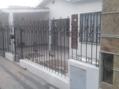 CASA 2 DORM,PATIO,GGE,ASADOR, A 150MTS AVSABATTINI