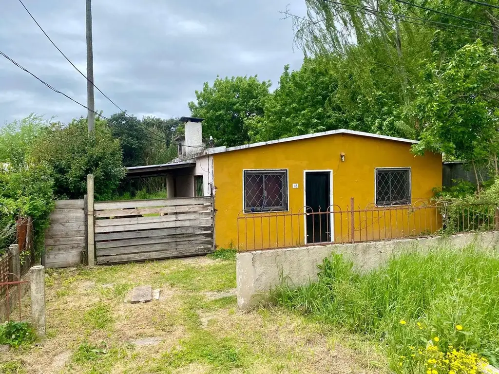 VENTA CASA 3 DORMITORIOS Y GRAN TERRENO A RECICLAR