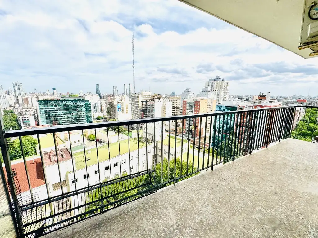 VENTA DEPARTAMENTO DE 3 AMBIENTES EN LAS CAÑITAS AL FRENTE CON BALCON CORRIDO VISTA PANORAMICA