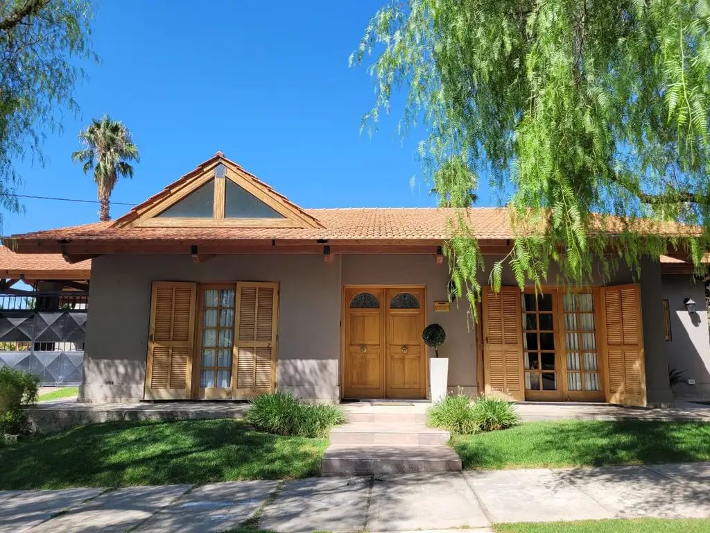 Casa Barrio Dalvian, Una Planta, 4 Dorm, 3 Baños, Cochera,Jardín, Piscina