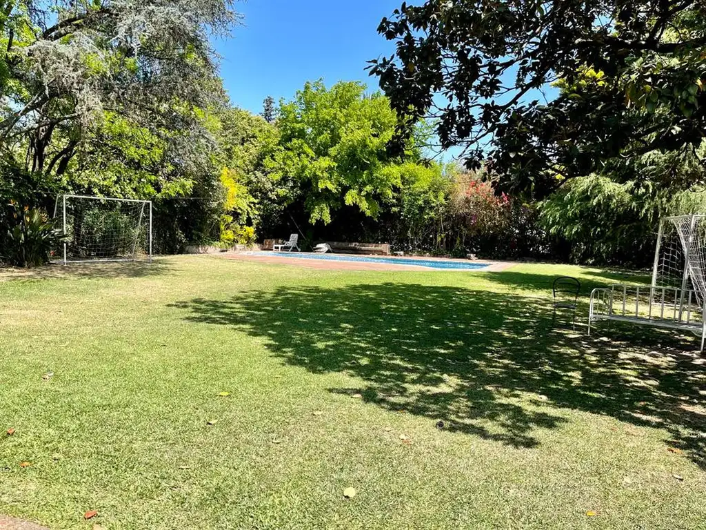 Muy linda casa en la Horqueta zona Newman