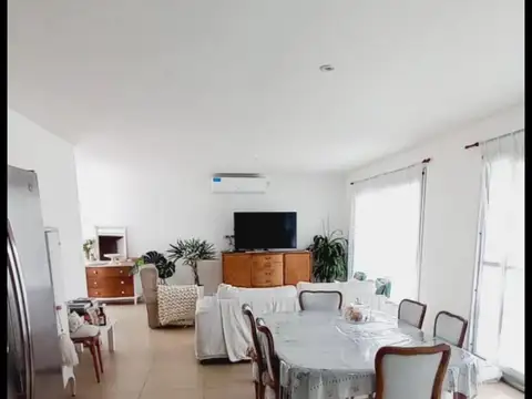 Casa en Venta - 4 dormitorios - USD 298.000